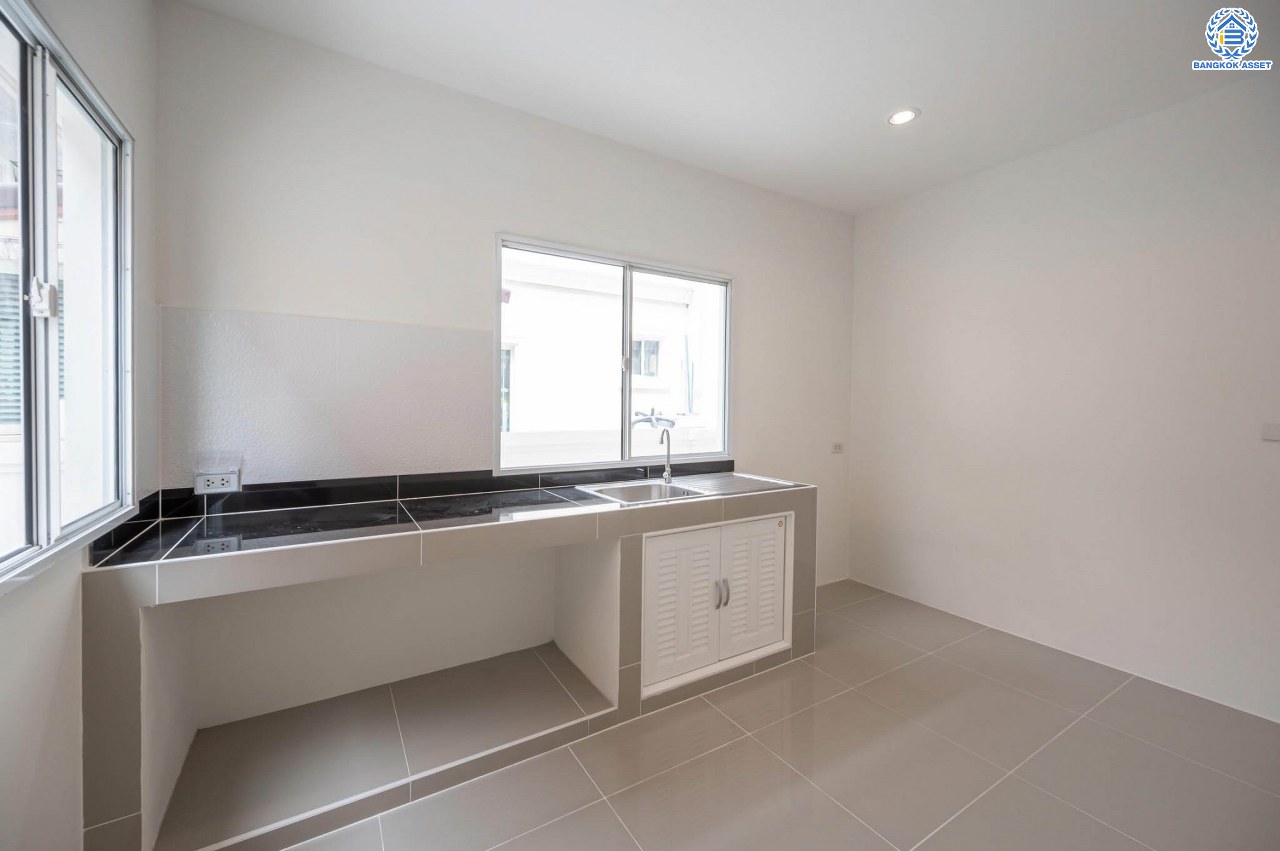 บ้านมือสองตกแต่งใหม่ หลังใหญ่ โครงการ ภัสสร14 บางใหญ่ ดีไซน์ทันสมัย เนื้อที่ 63.8 ตร.ว. รองรับทุกความสุขด้วยแปลนหน้าสวนสาธารณะ ฟังก์ชัน 3 ห้องนอน 3 ห้องน้ำ 2 ที่จอดรถ บนทำเลศักยภาพ ใกล้เซ็นทรัลเวสต์เกต ทางด่วน "ศรีรัช" และรถไฟฟ้าสายสีม่วง "สถานีตลาดบางใหญ่"...